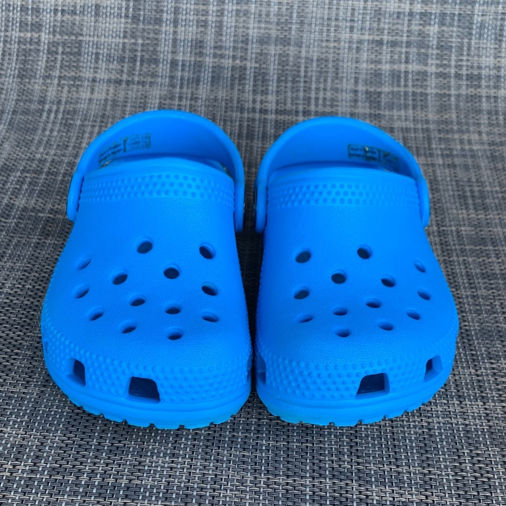 CROCS Classic Clogs Blue Slip on Sandals shoes Unisex Toddler size 7 - Picture 5 of 13